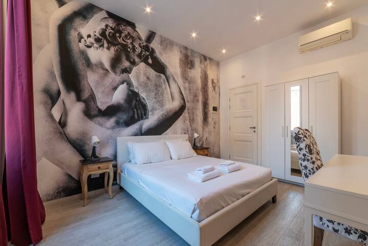 Whole Roman Building 5br/5baths! gallery image 5