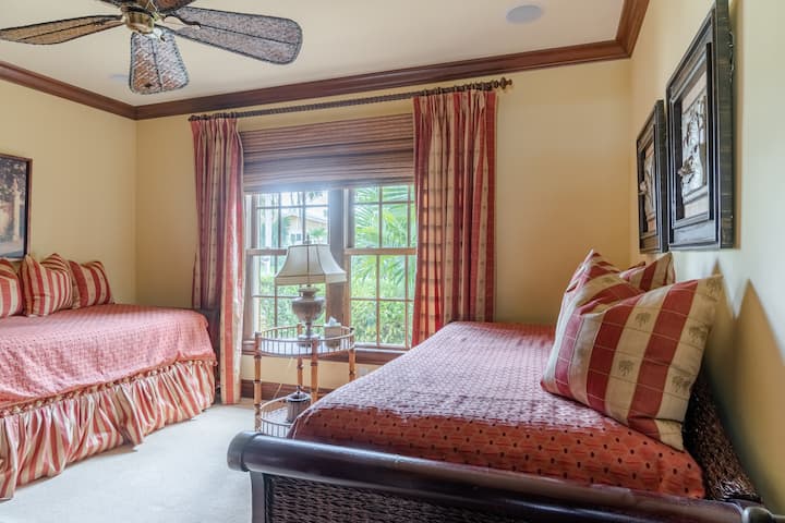 Dhoma e gjumit 3: Dy krevate ditorë, flenë 4 persona. E pajisur me televizor inteligjent dhe satelit 45".