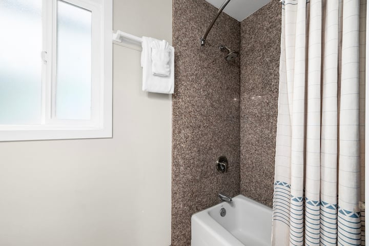 Studio Suite 9 - Santa Cruz, CA
