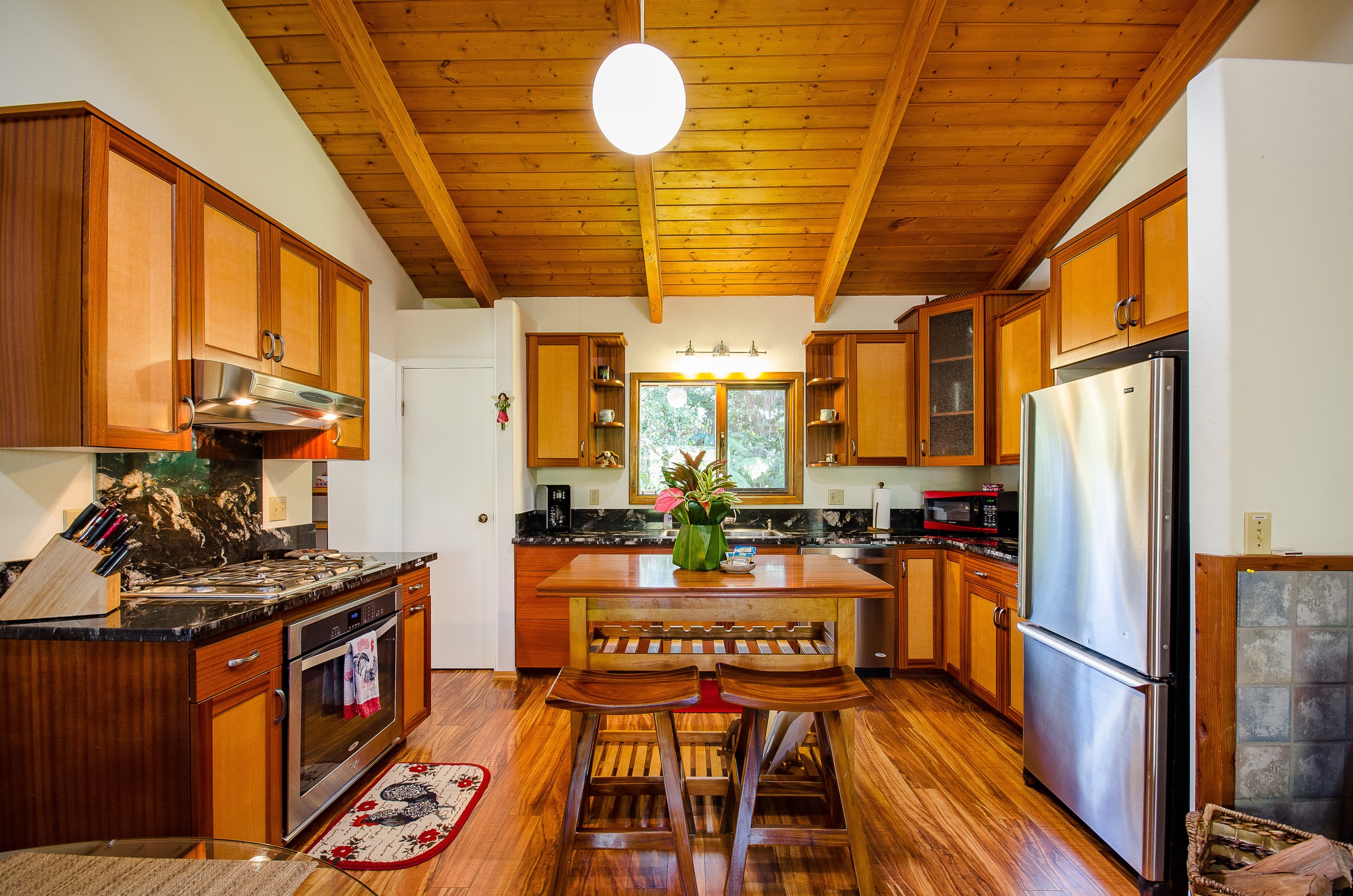 Home in Volcano · ★5.0 · 3 bedrooms · 3 beds · 2 private baths - Image 7