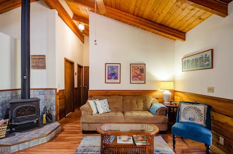 Successful Airbnb property: Gorgeous 3b/2b Volcano Natl Park in Big Island