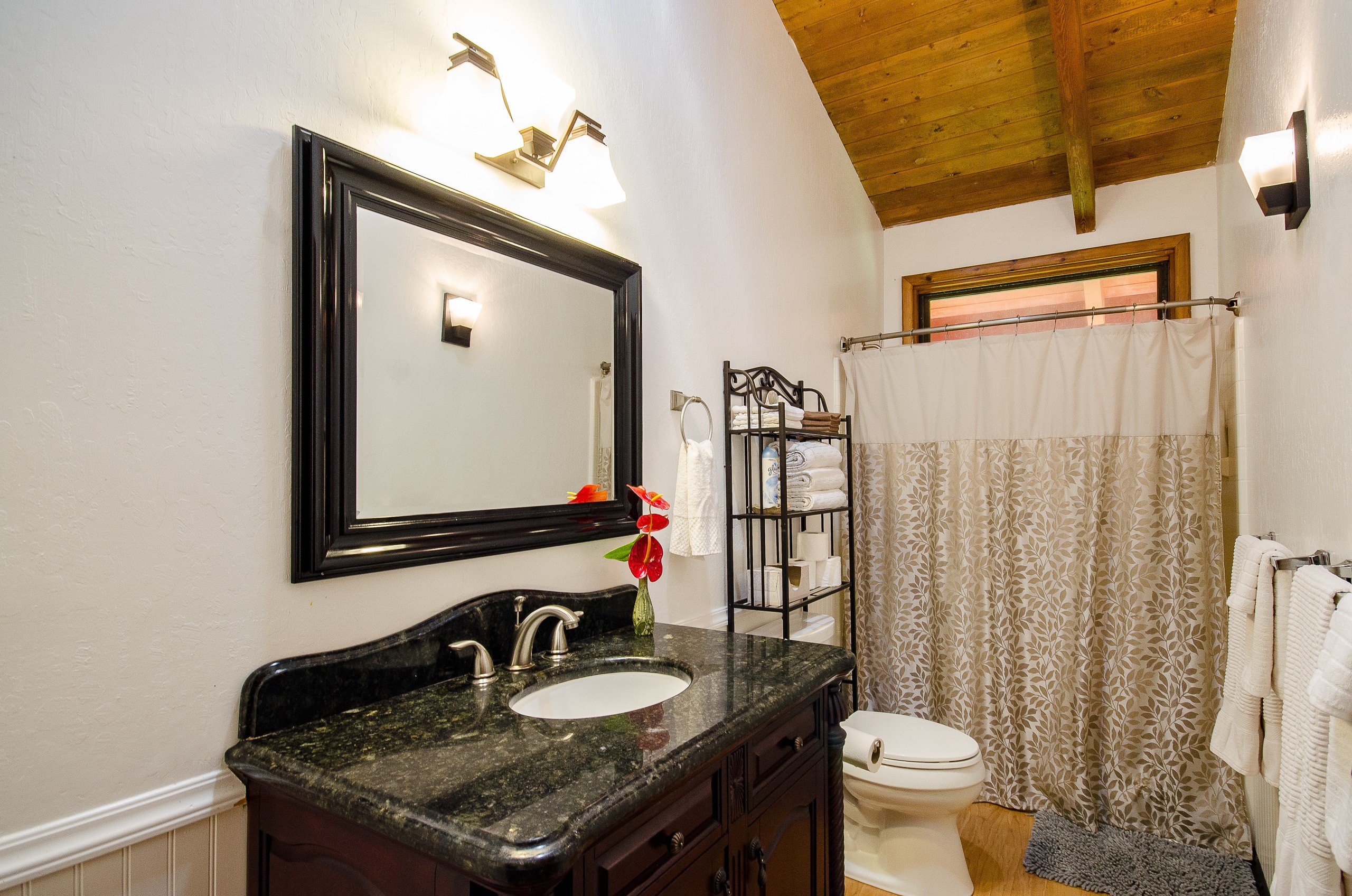 Home in Volcano · ★5.0 · 3 bedrooms · 3 beds · 2 private baths - Image 15