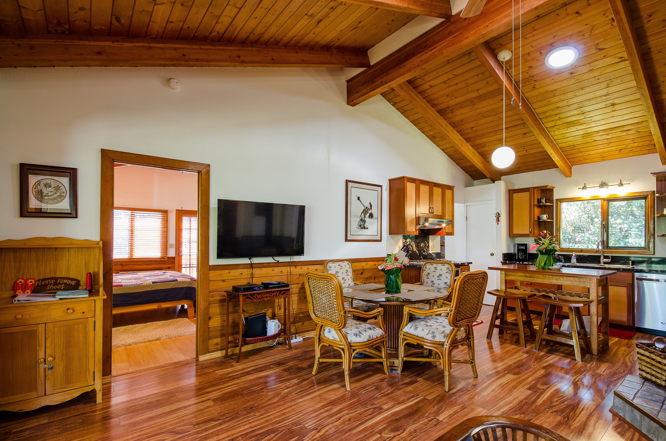 Home in Volcano · ★5.0 · 3 bedrooms · 3 beds · 2 private baths - Image 8