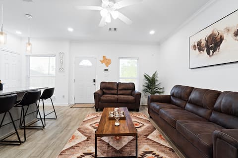 Successful Airbnb property: The Texas Hideaway in Settegast