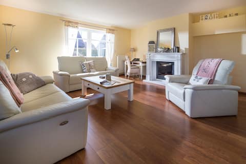 Large + cozy house for 8 guests