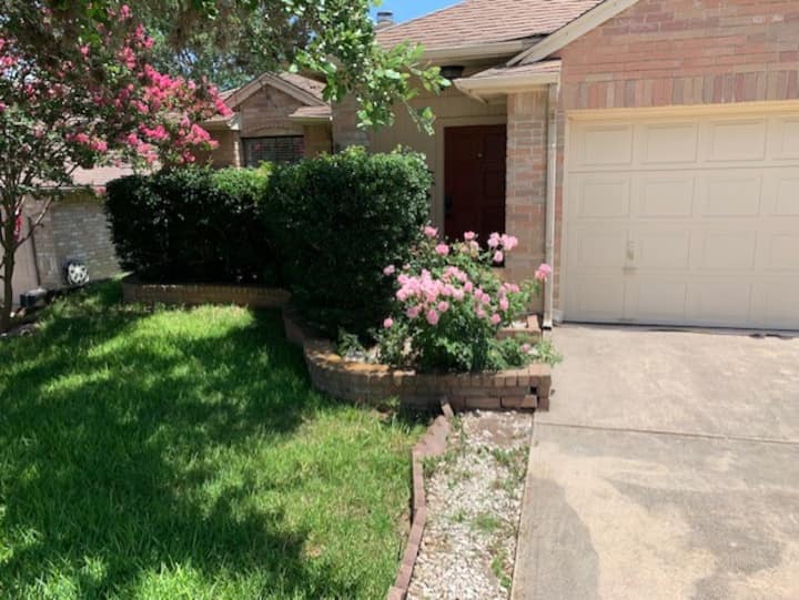 Neat Stone Oak 2 BR home, sleeps 4 to 6
