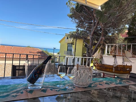 Apartment 30 meters from the sea