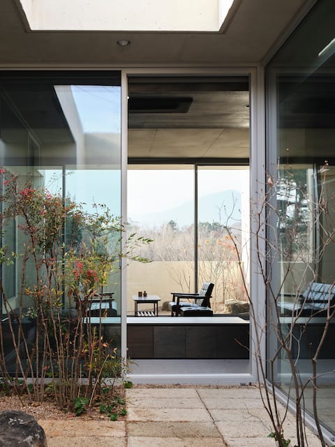 [Architectural Prize/Large Jacuzzi/Sensual Accommodation] House to welcome the dawn dew_Seorojae Chu