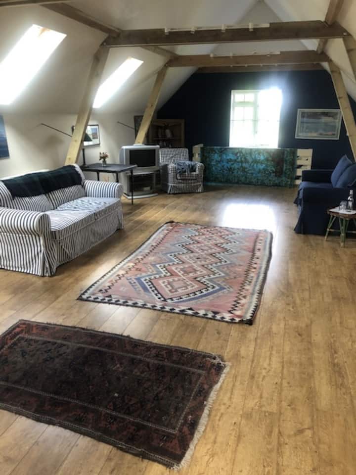 Wing Of Comfortable Farmhouse With Breakfast - Newmarket