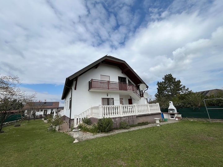 Spacious Flat On Countryside - Wiener Neustadt