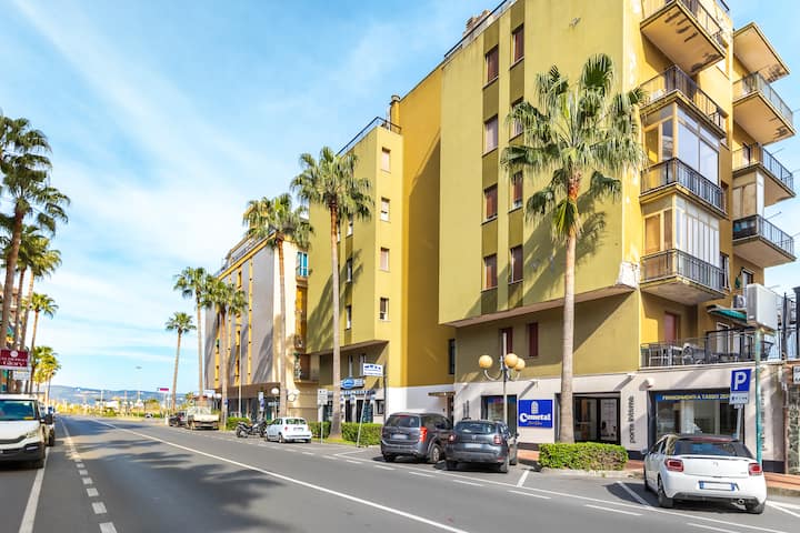 Hostdomus-beach House-a Due Passi Dal Mare - Loano