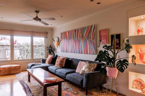 Stylish Coastal 3BR home close to beach & shops
