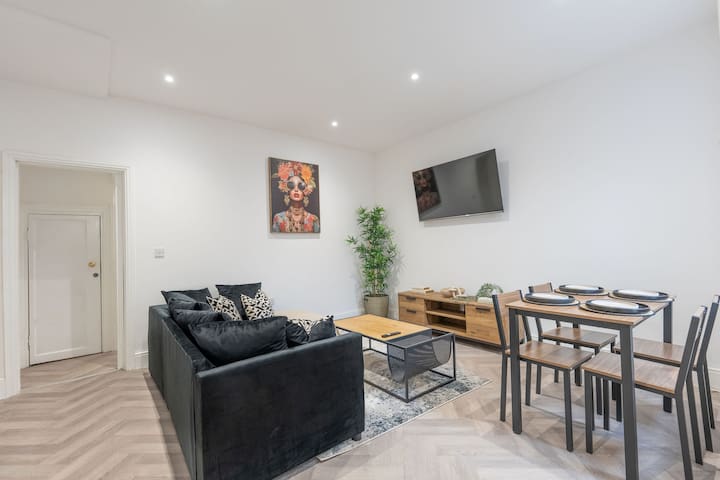 Luxury Stay by City Centre, Etihad and CO-OP Live