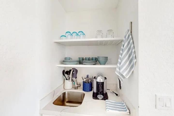 Palm Beach Condo 5 Mins To Beach Heated Pool - Palm Beach, FL