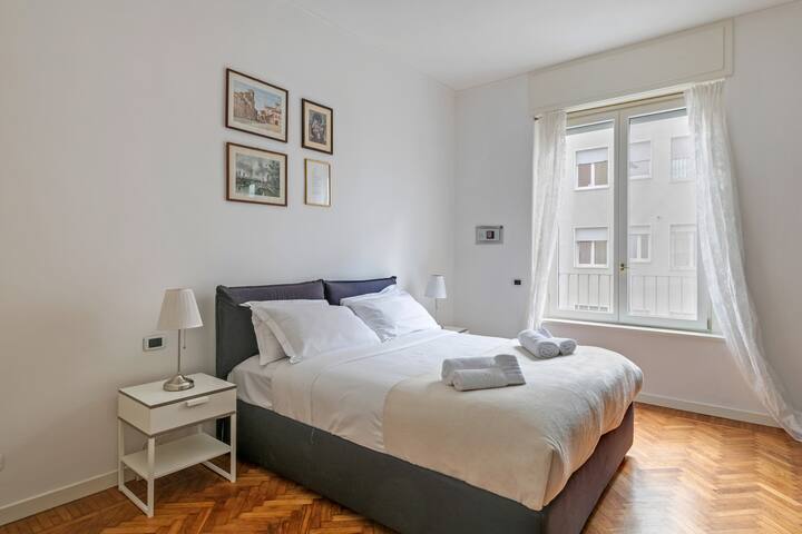 “Vivi Milano” New Apartment in Duomo+ 2 Big Camere gallery image 3