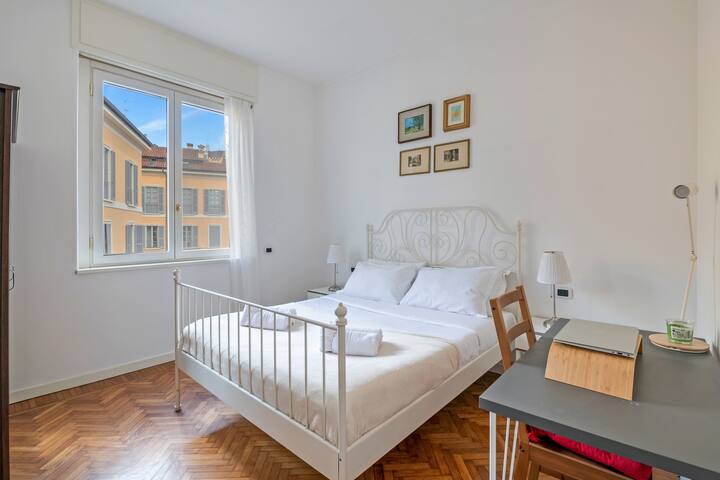 “Vivi Milano” New Apartment in Duomo+ 2 Big Camere gallery image 4