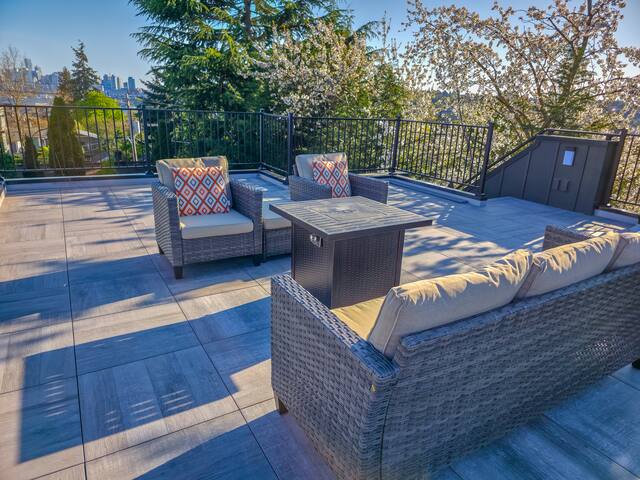 Enjoy Panoramic view of Seattle gallery image 4