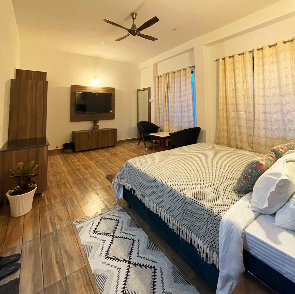 Queen room with valley views through the curtains