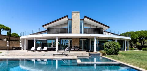 [10 Min from Beach] Luxury Villa with Pool & BBQ