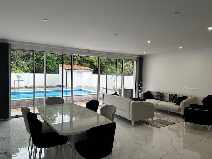 Maison Neuve Avec Clim Et Piscine - Bordéus