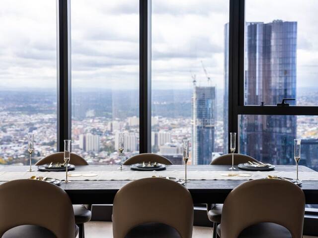 Top CBD Skyline Luxury 3 Beds 2 Baths Free Parking gallery image 5