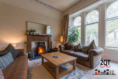 Large Victorian apartment: central, quiet