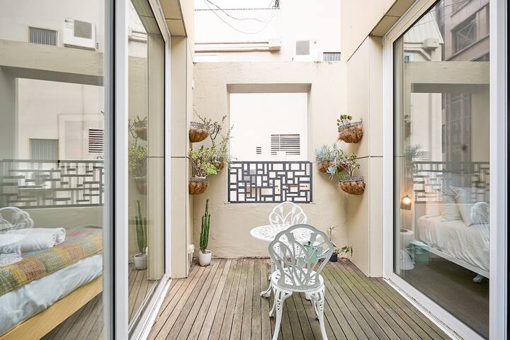 Little Collins Central Hideaway – Duplex Penthouse gallery image 5