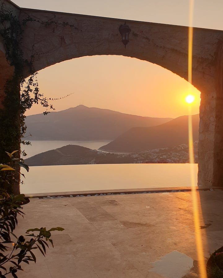 Kalkan'da Lüks Deniz Manzaralı Ve Havuzlu Villa - Kalkan
