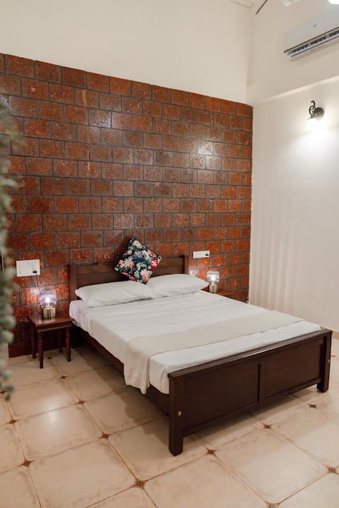 2 Cozy Private Rooms - Coffee Estate, Lake, & Pool