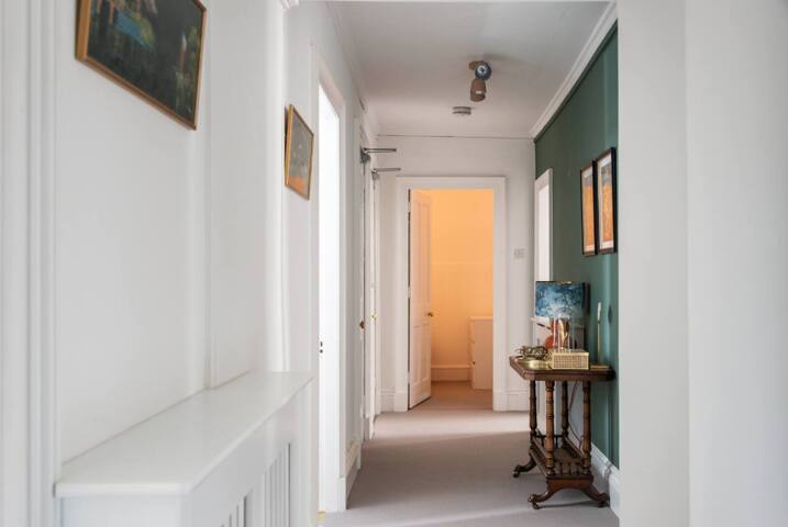 Lovely 3Bd on the Royal Mile gallery image 5