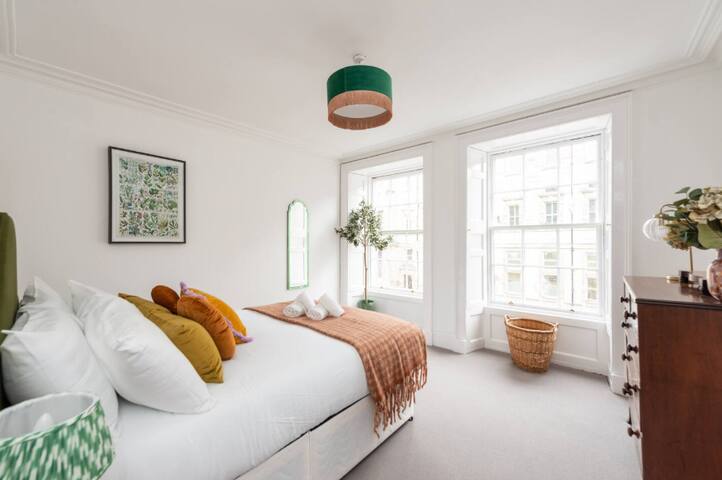 Lovely 3Bd on the Royal Mile