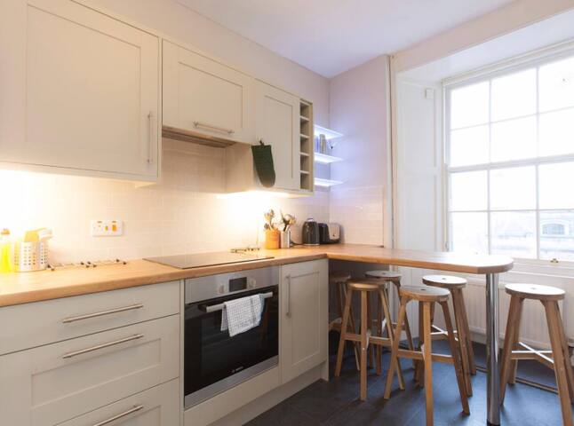 Lovely 3Bd on the Royal Mile gallery image 4