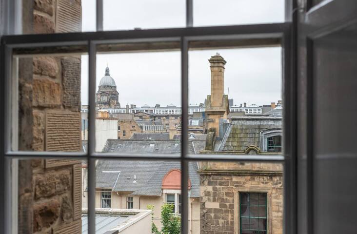 Lovely 3Bd on the Royal Mile gallery image 3