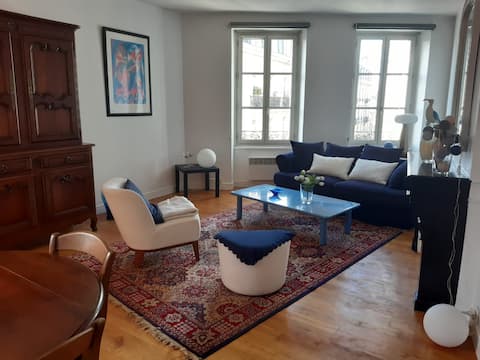 Top Airbnb: Comfortable & bright apartment in Bordeaux