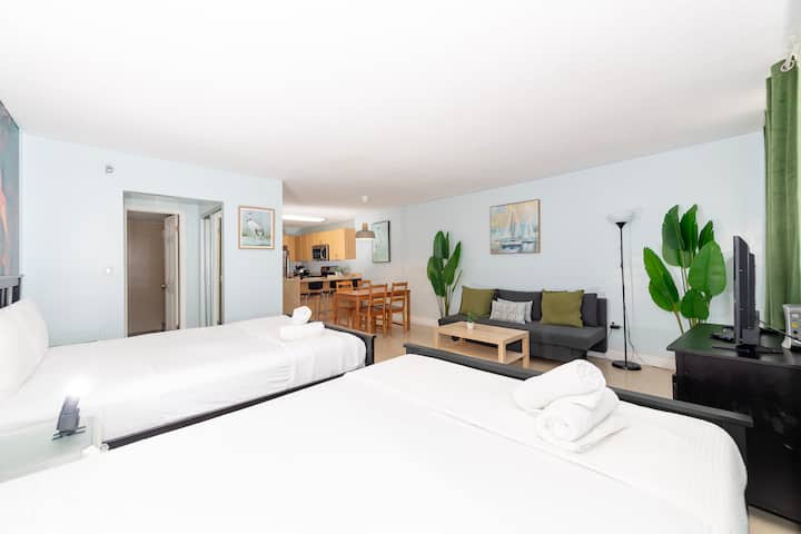 New Washington Ave Studio 2 Beds - Miami Beach, FL