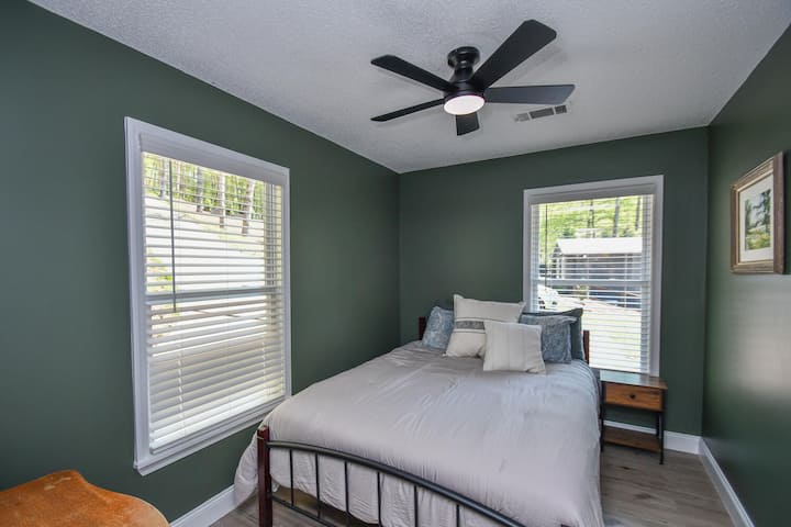 Chumba cha kulala 2 na kitanda cha malkia