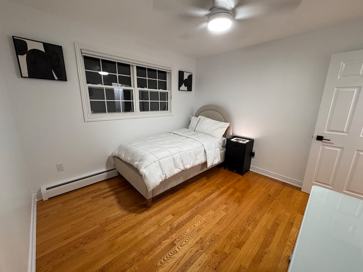 IZBA S JEDNOLÔŽKOVOU POSTEĽOU/IZBA S DVOJLÔŽKOVOU POSTEĽOU