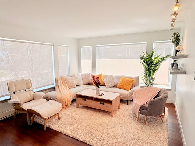 Modern 8 Bedroom Entire Home w/Backyard BBQ deck gallery image 3