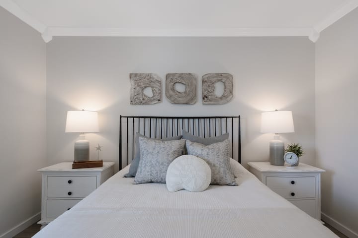 Third bedroom with queen bed.