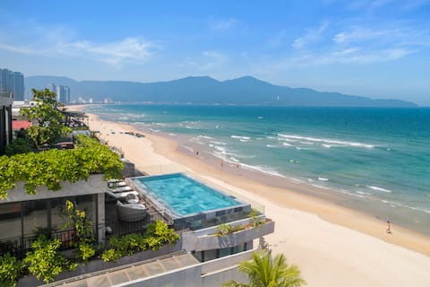 High-end 10BR Private Villa | Direct Beach Access