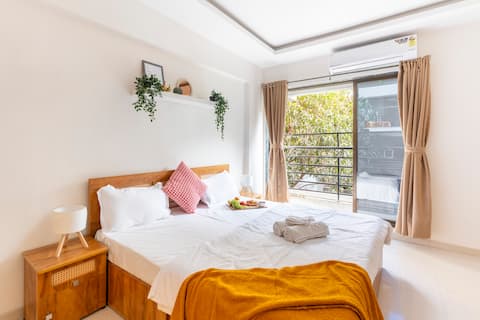 Lavish 3BHK Apartment Near Apollo Hospital - 3