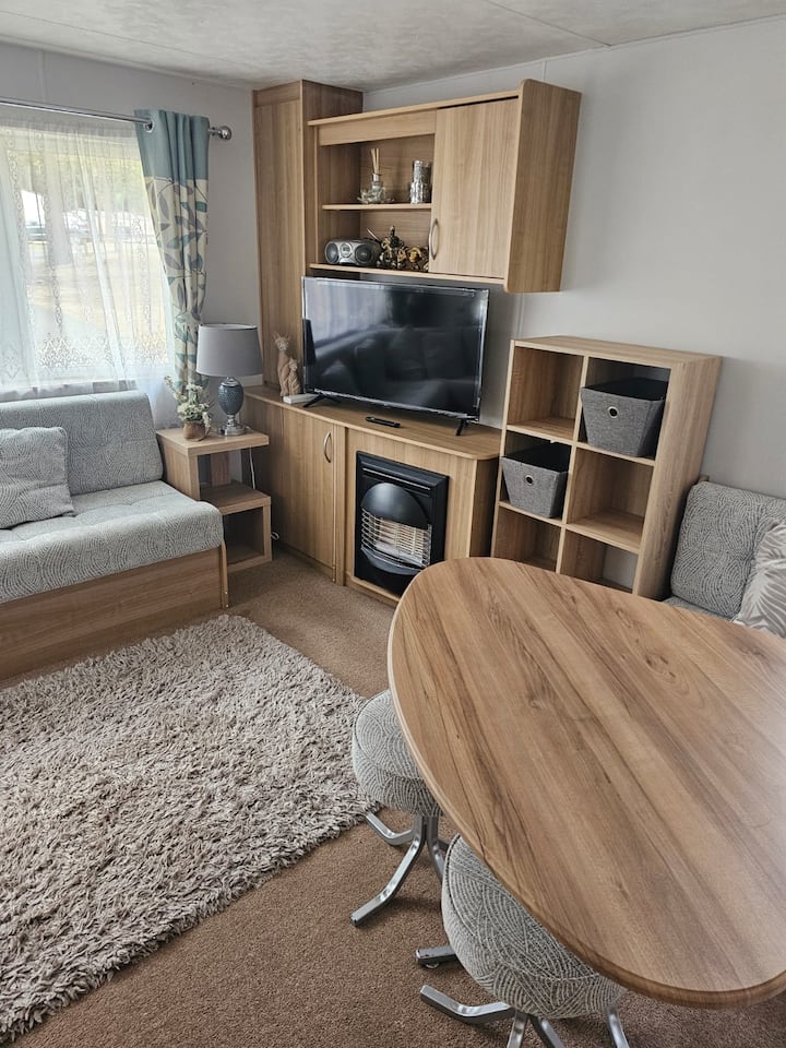 6 Bed Static Caravan For Hire - Gorleston