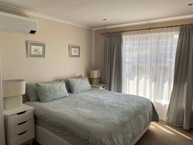 The Bright House by the Beach gallery image 4