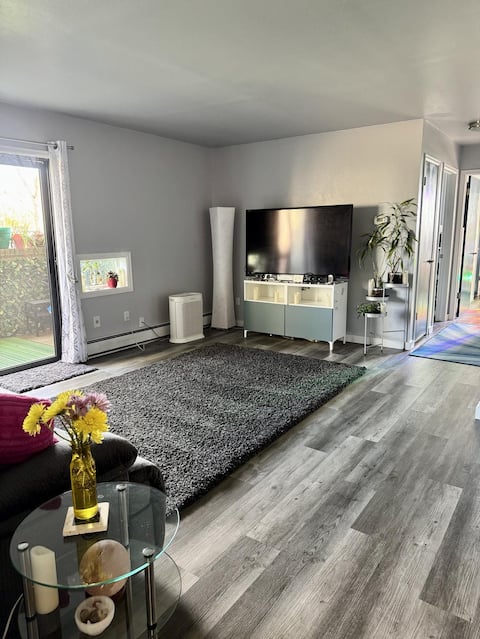 Top performing Airbnb: Good Vibes / Modern Comfort in Southeast Boulder