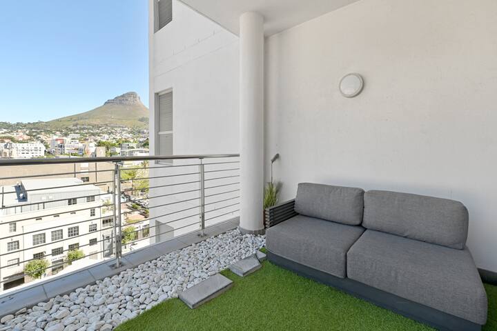 2 BR City Retreat l Backup Power & Parking gallery image 4