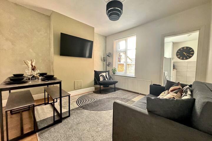 4bed Home, Longterm Discount, Freeparking, 5tvs - Northampton