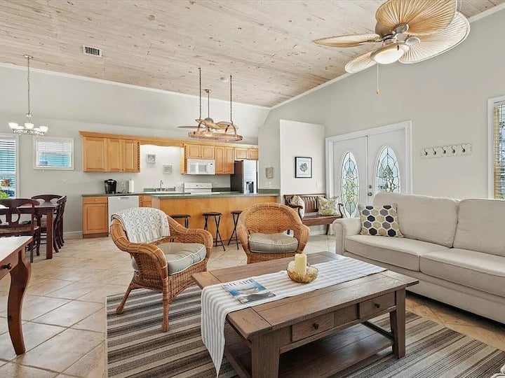 Bayview Bliss Home In The Pocket - Hobe Sound, FL