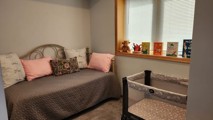 מיטת יום עם מיטת נדנדה, מיטת תינוק ניידת