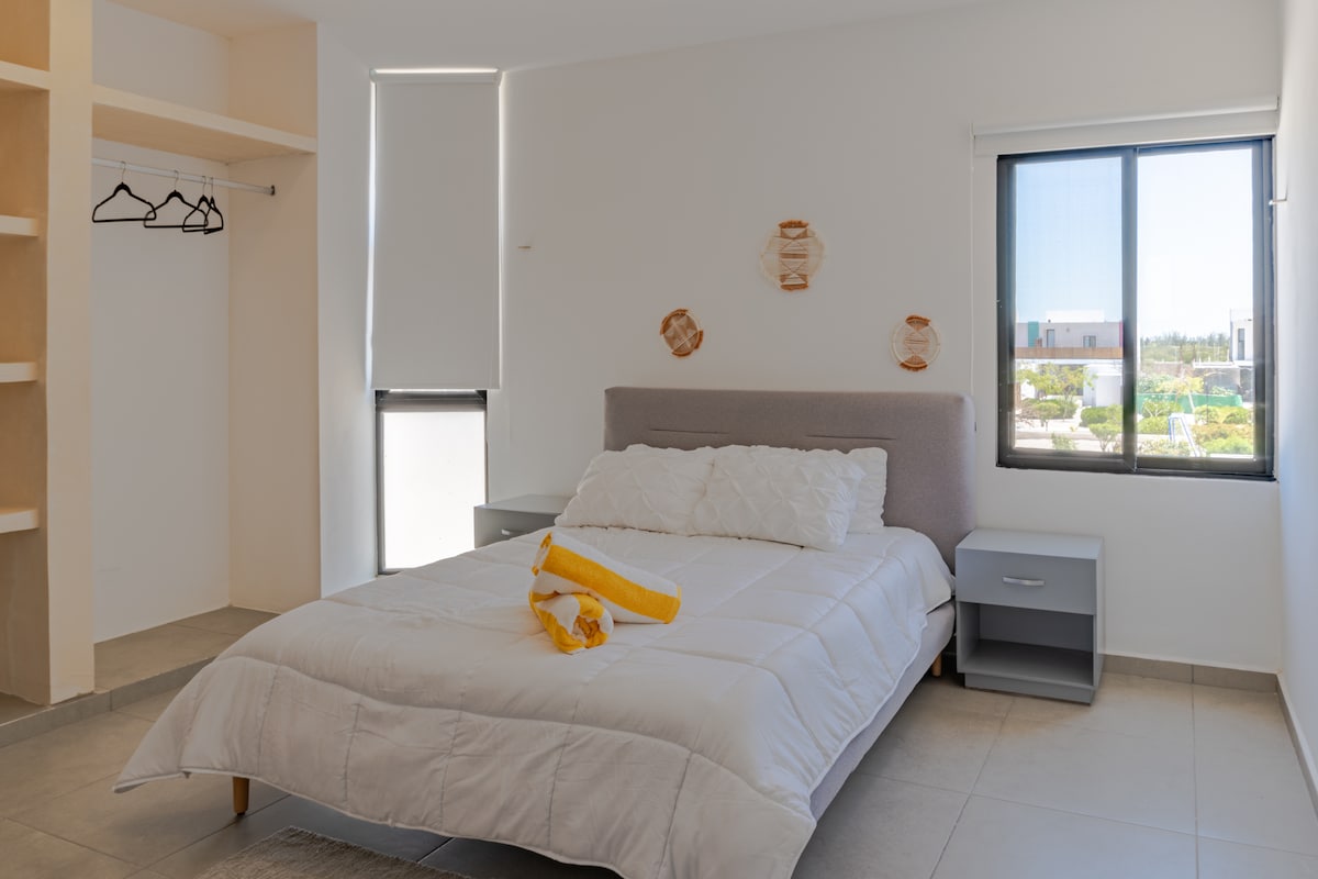 החדר ממוקם בקומה השנייה