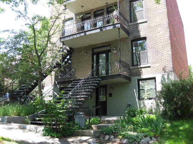 Country in the city with friends gallery image 2